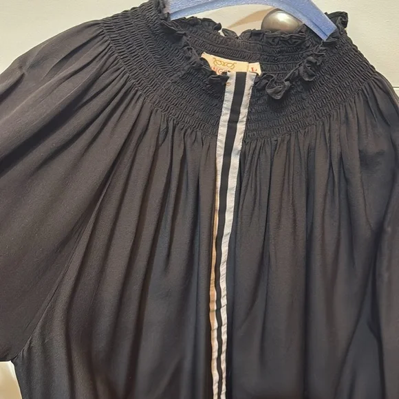 Elegant Black Women's Blouse with Ruffled Collar - Picture 2 of 3